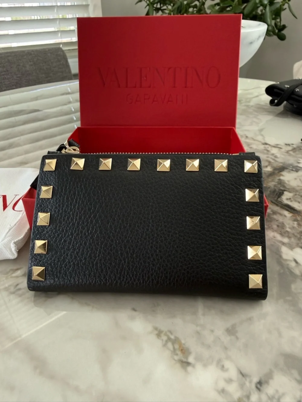 Stunning Red/ Black Valentino Garavani wallet - Picture 4 of 13